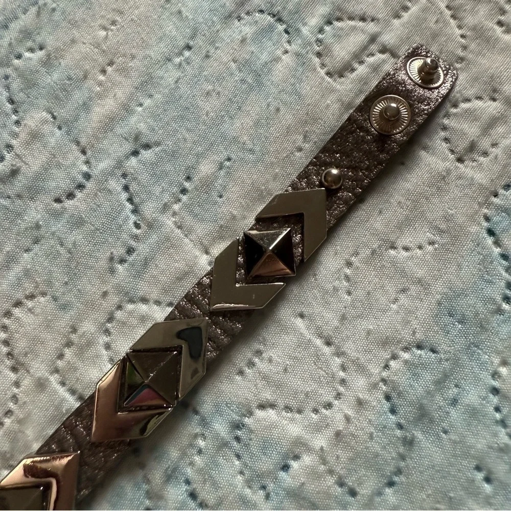 Silver and Grey Geometric Leather Bracelet - Picture 5 of 7